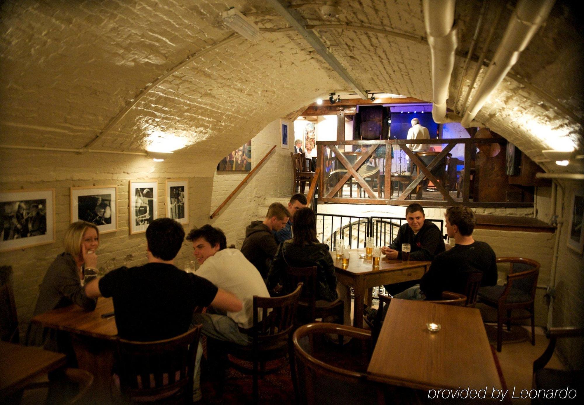 The Bear Hotell Bath Eksteriør bilde